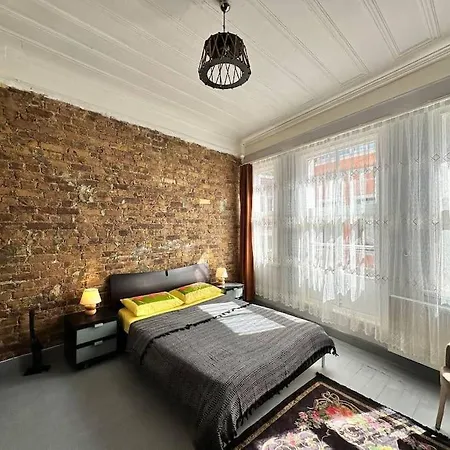 Balat'in Icinde Muhtesem Ev